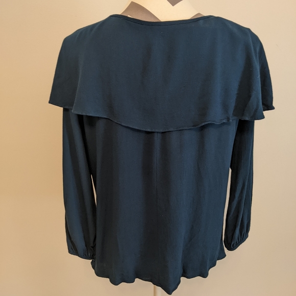 Wide Collared Top - Picture 6 of 6